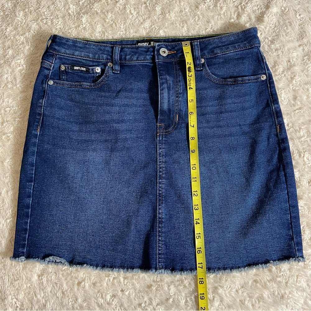 DKNY Jeans 5- Pocket Denim Mini Skirt Fray Finished Hem Size 12 - Picture 7 of 10